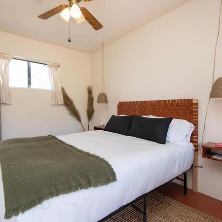 Renovated Lodge - Room 3 With Pool Access ジョシュア・ツリー エクステリア 写真