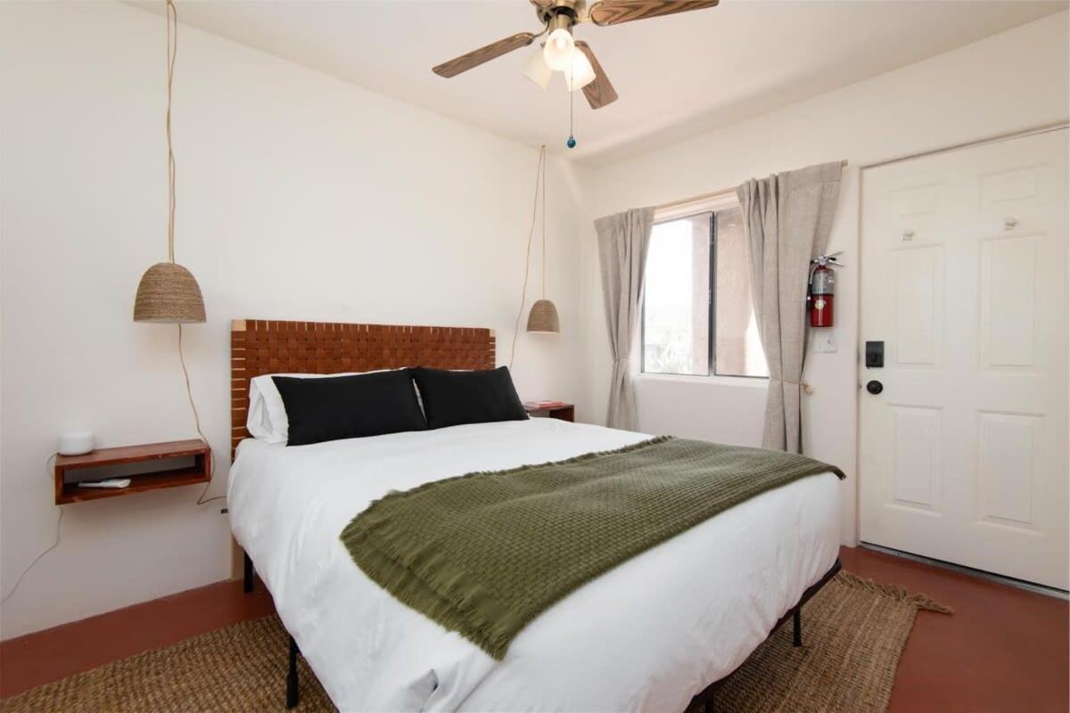 Renovated Lodge - Room 3 With Pool Access ジョシュア・ツリー エクステリア 写真