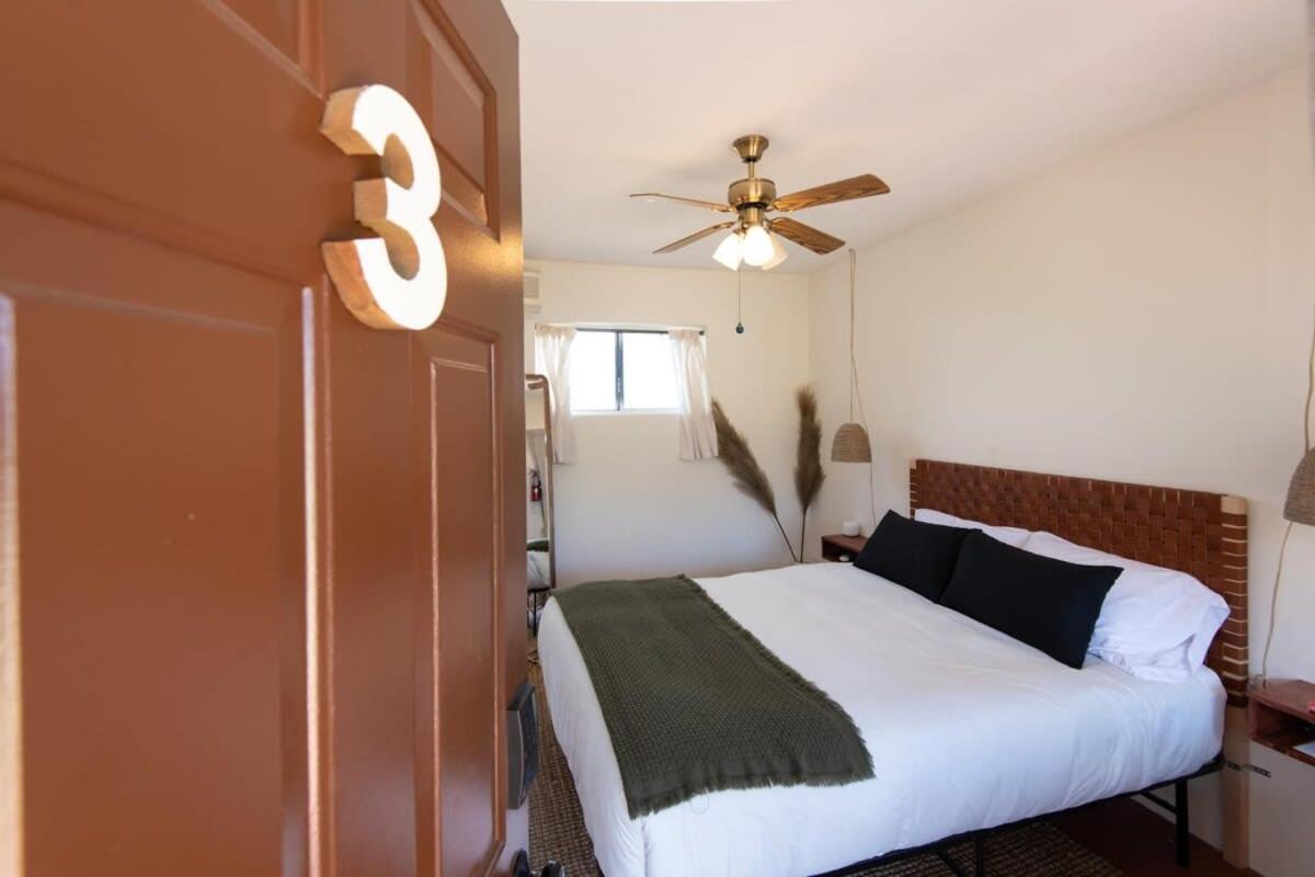Renovated Lodge - Room 3 With Pool Access ジョシュア・ツリー エクステリア 写真