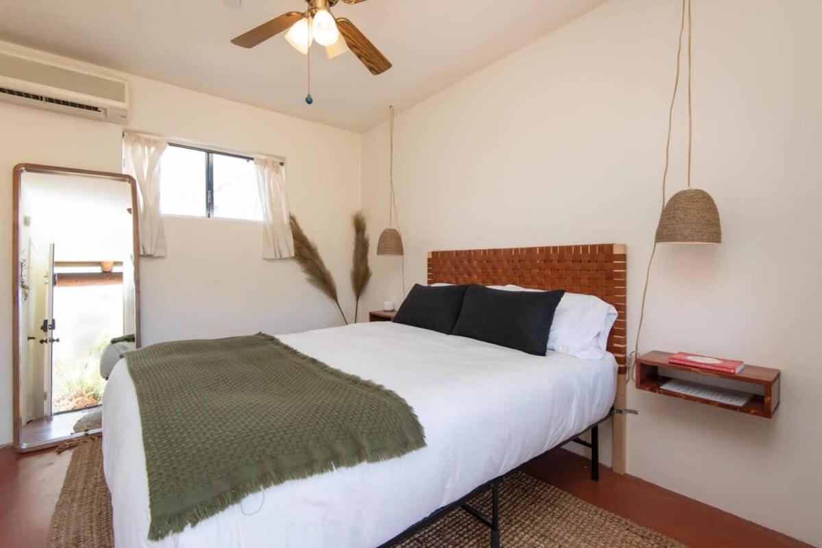 Renovated Lodge - Room 3 With Pool Access ジョシュア・ツリー エクステリア 写真